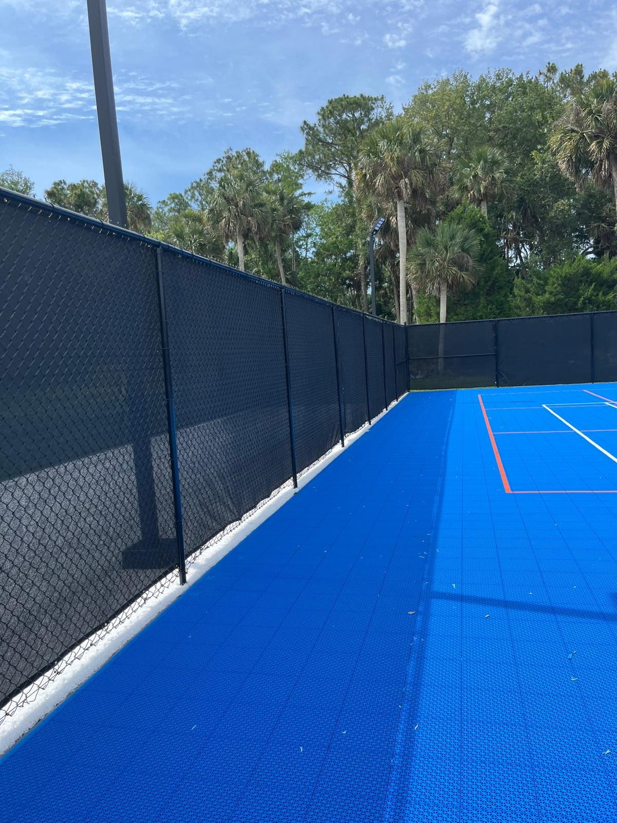 Black court fencing with windscreen — view 9