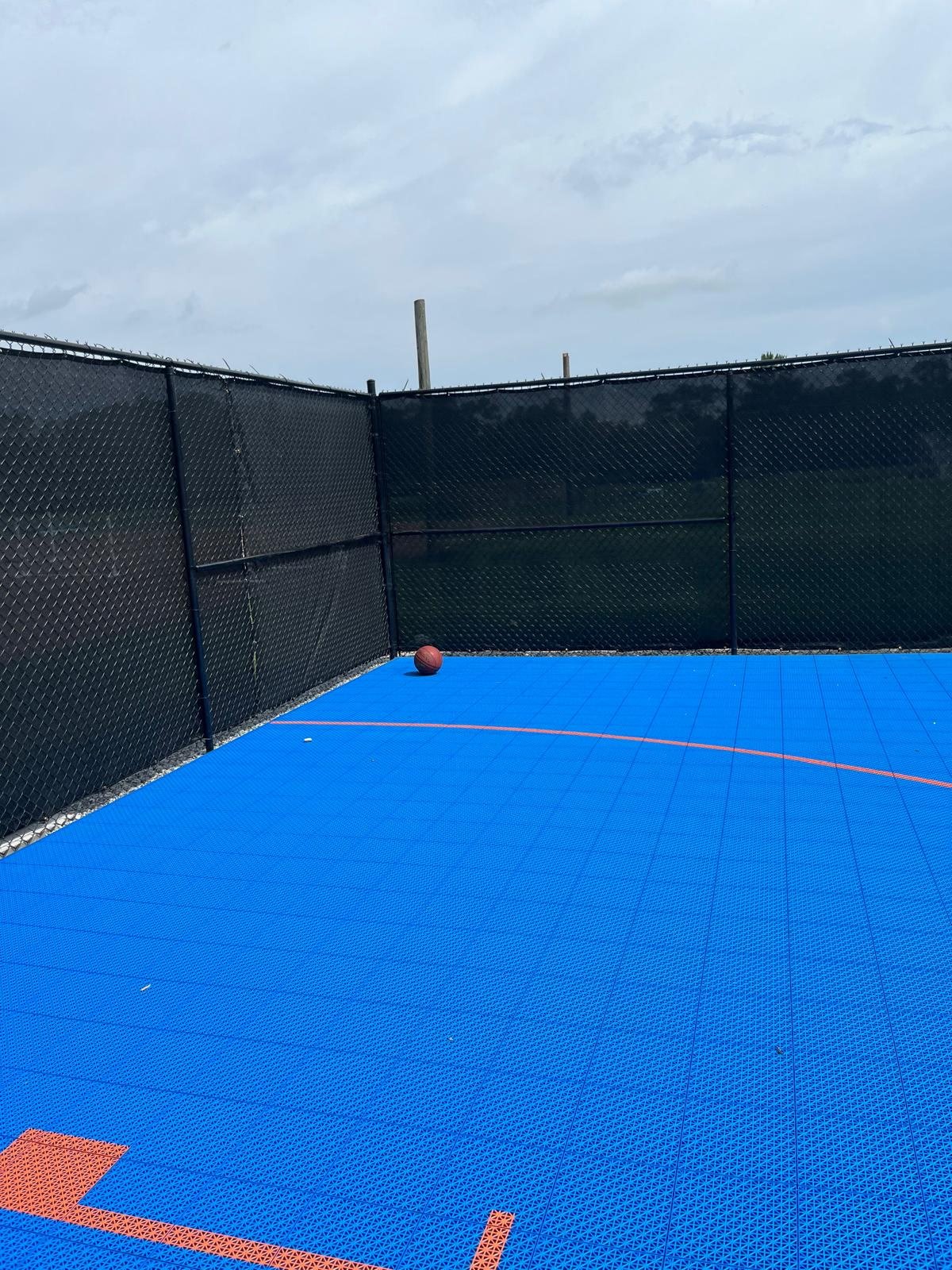 Black court fencing with windscreen — view 10