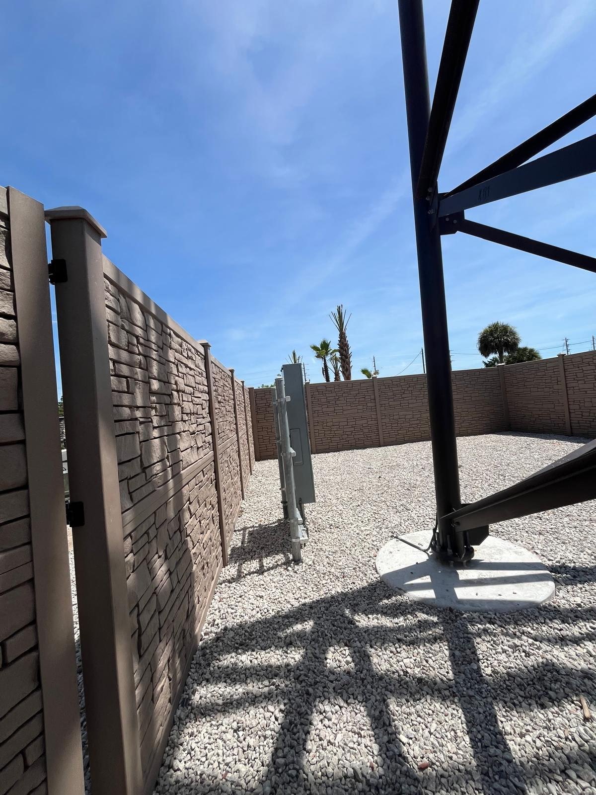 Stone-look privacy panels — view 11