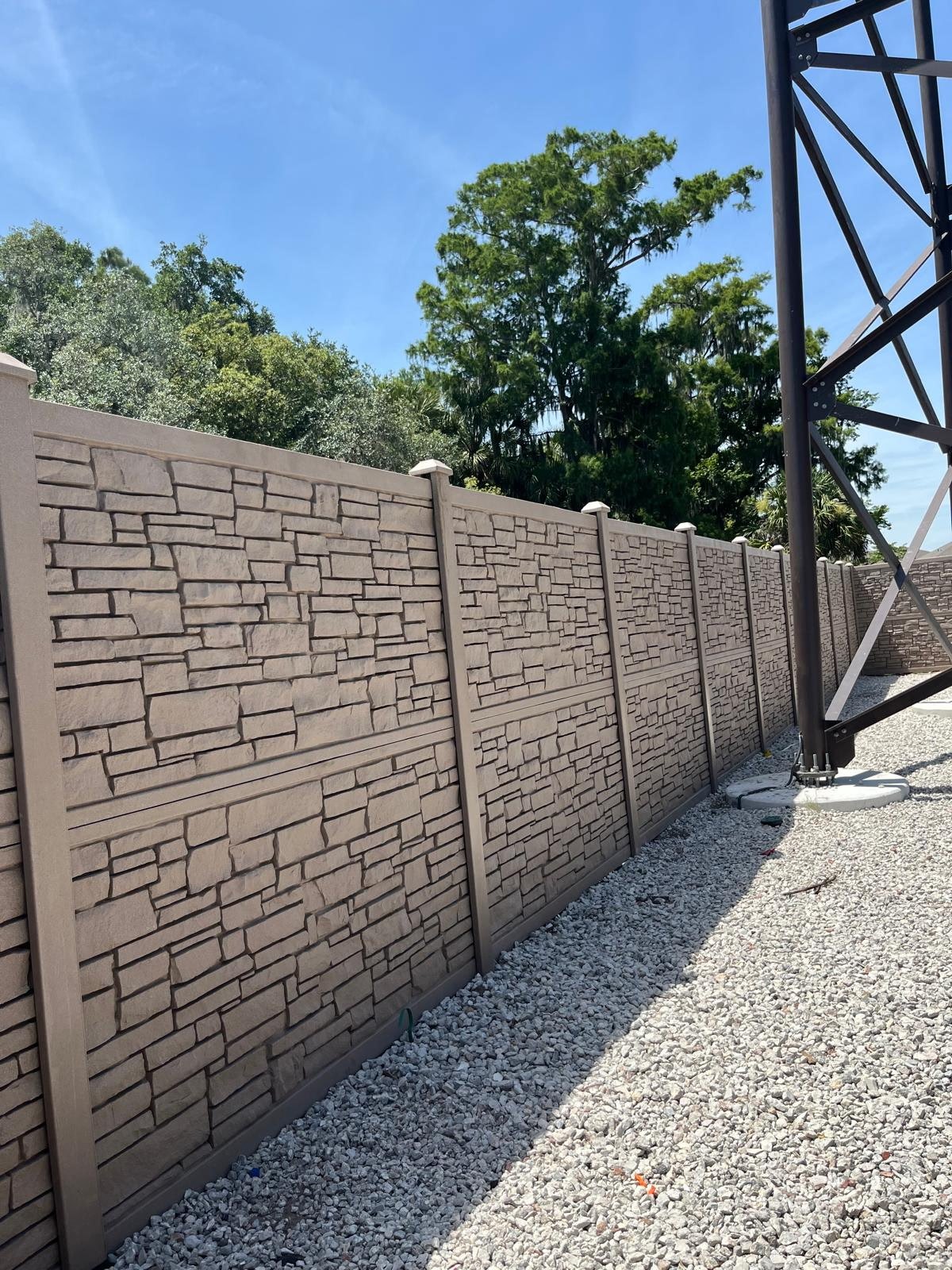 Stone-look privacy panels — view 13